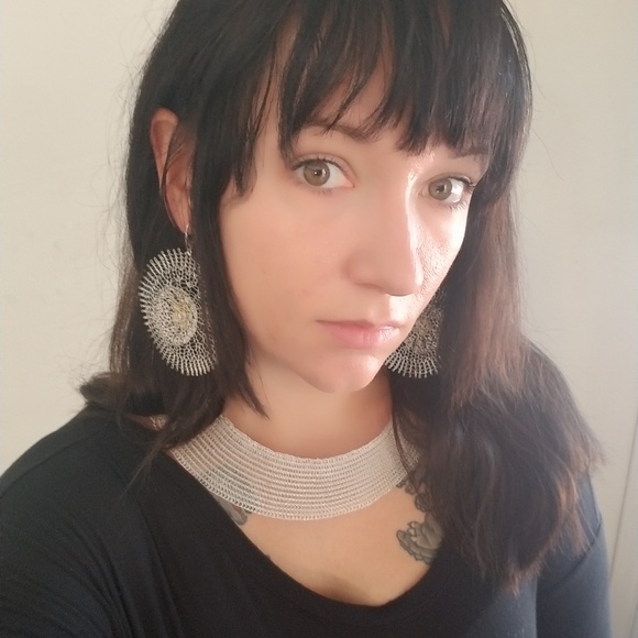 Meet your Posh Ambassador, Alyssa π€ - Picture 2 of 8